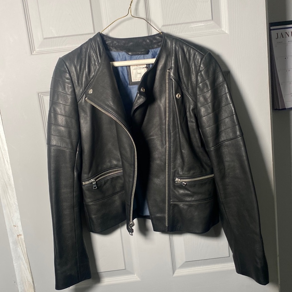 BLACK GAP LEATHER JACKET - SMALL